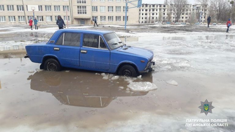 Лексус утонул в приморье